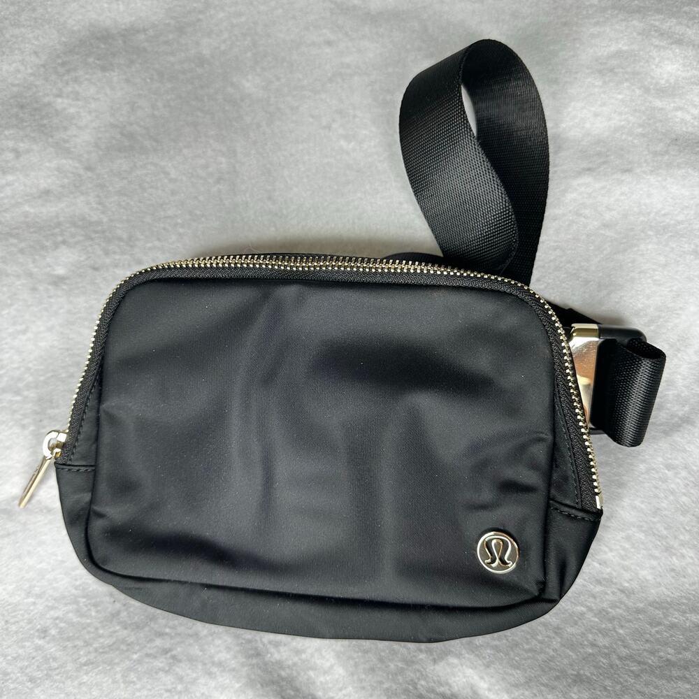 Lululemon Everywhere Belt Bag Large 2L Black Gold Hardware NWOT
